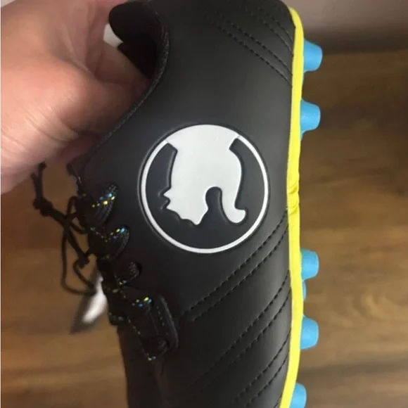 Boys' Soccer Shoes size 12 - Picture 2 of 5